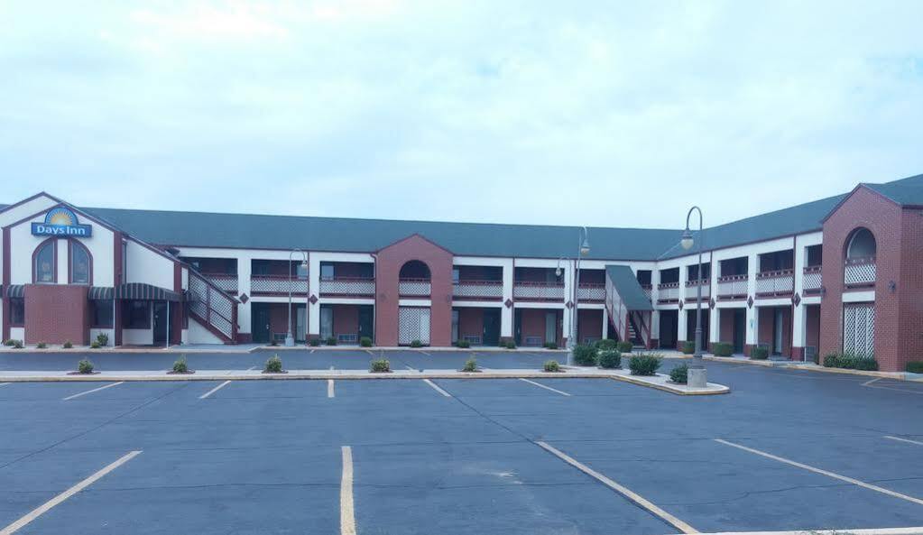 Days Inn By Wyndham Wichita West Near Airport Exterior foto
